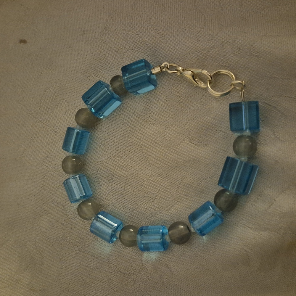 Small blue glass beaded bracelet